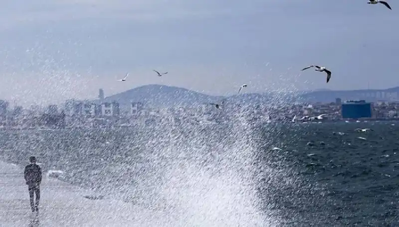 Türkiye'nin Birçok Bölgesinde Kuvvetli Rüzgar ve Sağanak Yağış Uyarısı
