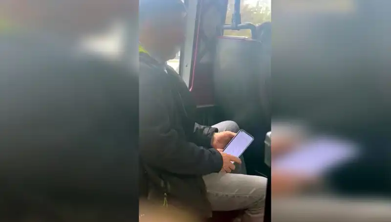 İstanbul'da Minibüste Genç Kızı Taciz Eden Şüpheli Kıskıvrak Yakalandı