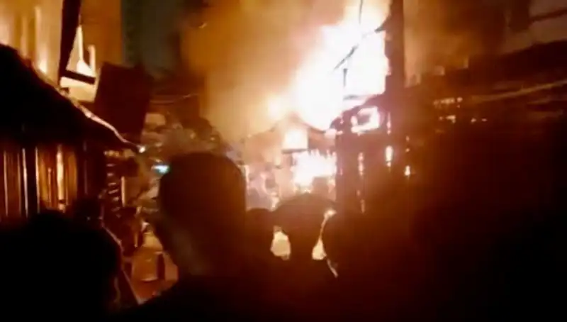 Vietnam’da Korkunç Yangın: Sekiz Kişi Hayatını Kaybetti