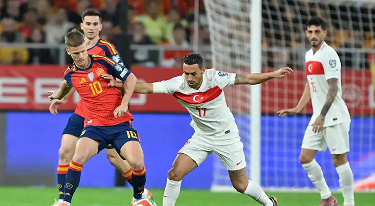 İspanya ve Türkiye Futbol Takımları 2-2 Beraberlikle Sahadan Ayrıldı
