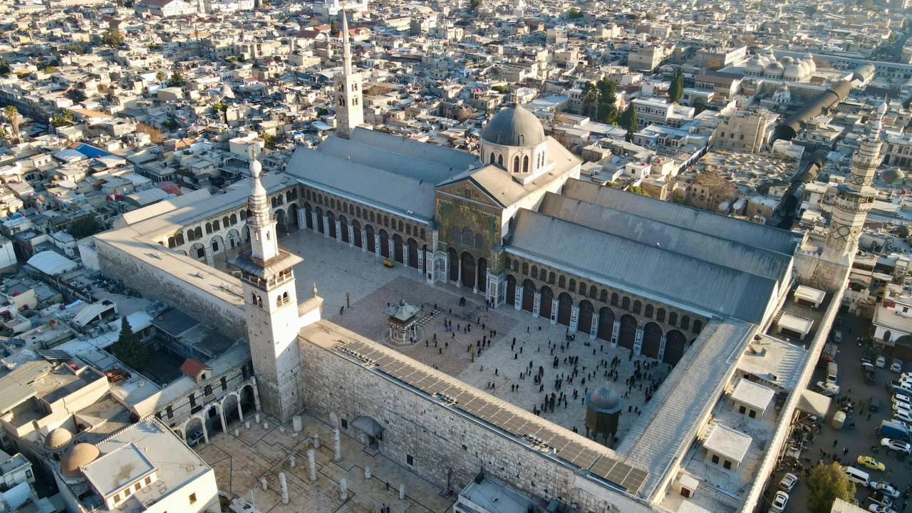 Suriye Halkı, Özgürlüğün Ardından İlk Cuma Namazını Camilere Akın Etti