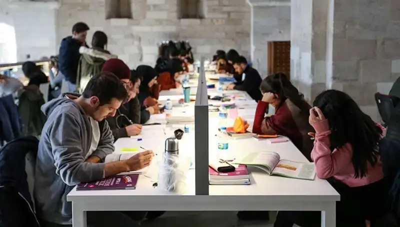 Yeni Eğitim Yılı Başlıyor: Üniversitelerin 2023-2024 Takvimleri Açıklandı!