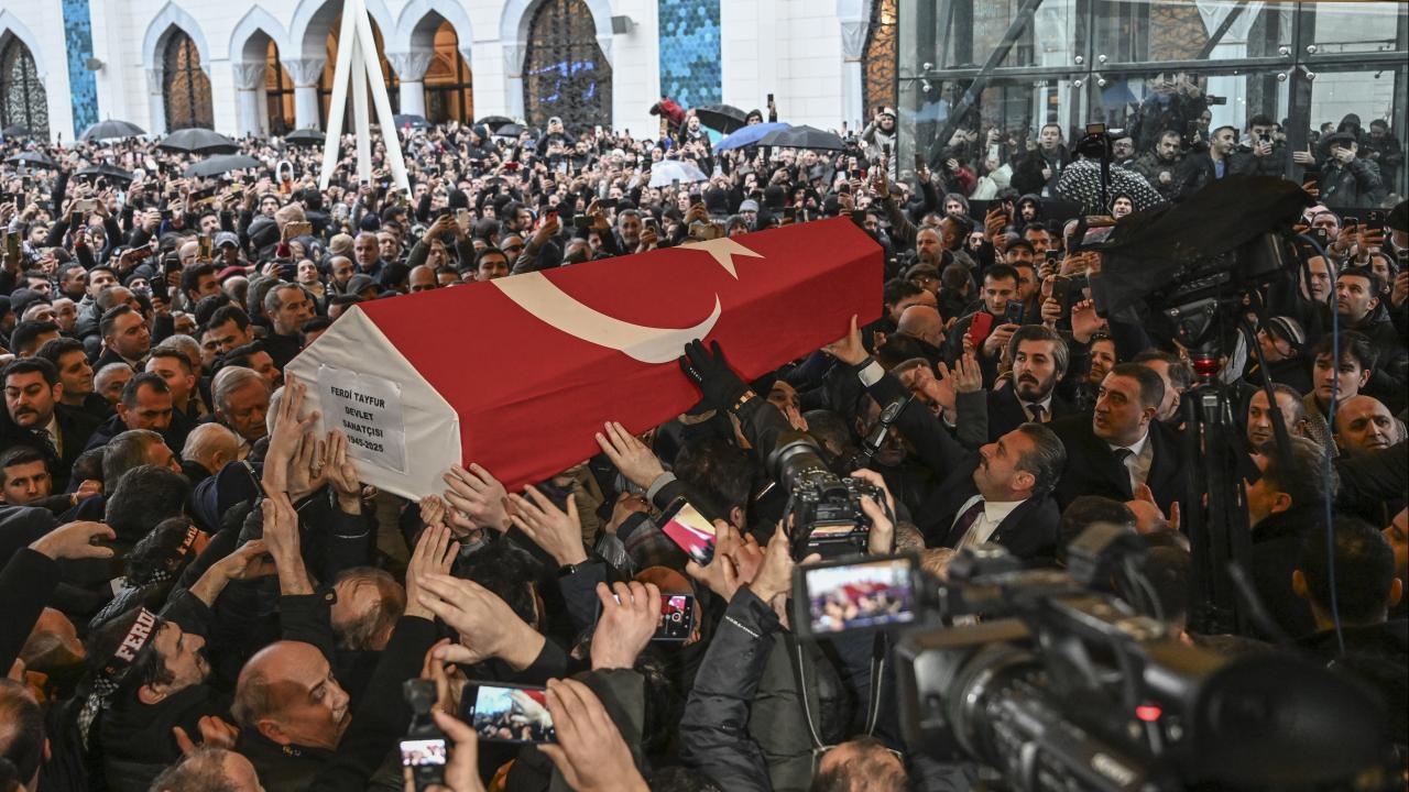 Türk Sinemasının Usta İsmi Ferdi Tayfur Son Yolculuğuna Uğurlandı