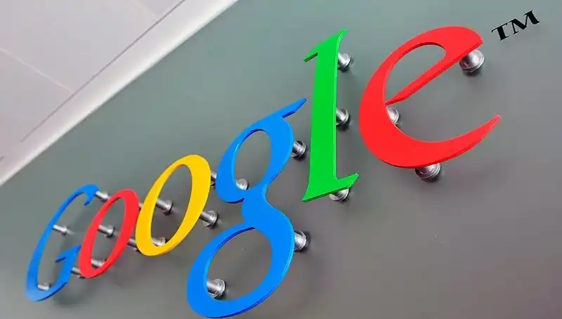 Google'ın Yeni Özelliği: Görüşmeleri Canlı Olarak Çeviriyor!