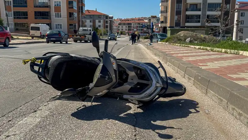 Uşak'ta Trajik Kaza: Hafif Ticari Araç ve Motosiklet Çarpıştı