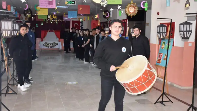 Ramazan Sokağı: Öğrenciler Ramazan’ın Manevi Ruhunu Okullarında Canlandırdı